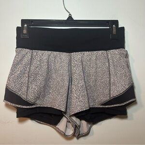 Lululemon Naked 4” Fractal Alpine White Black Hotty Hot Athletic Shorts Size 6